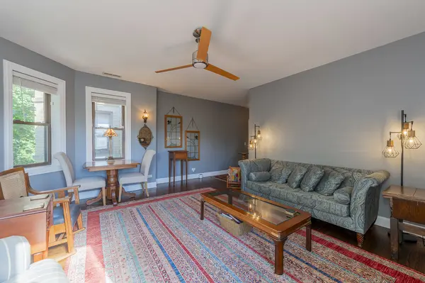 2651 W Greenleaf AVE #3W, Chicago, IL 60645