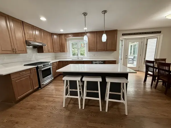 1016 Liberty DR, Naperville, IL 60540