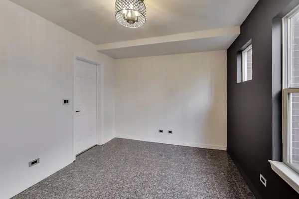 6951 N Western AVE #F, Chicago, IL 60645