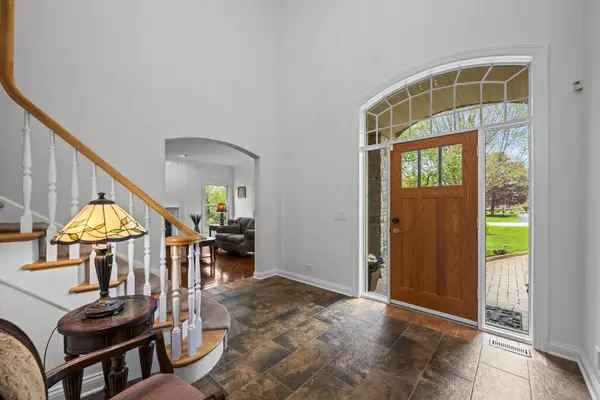 25568 N Countryside DR, Lake Barrington, IL 60010