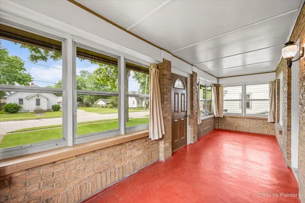 746 Parkway AVE, Elgin, IL 60120