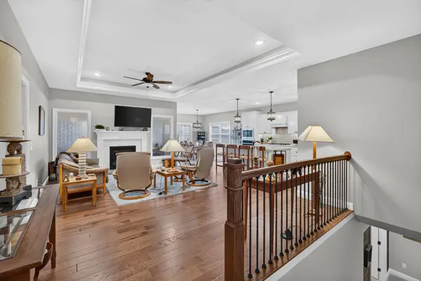 5843 Danielle DR, Bettendorf, IA 52722