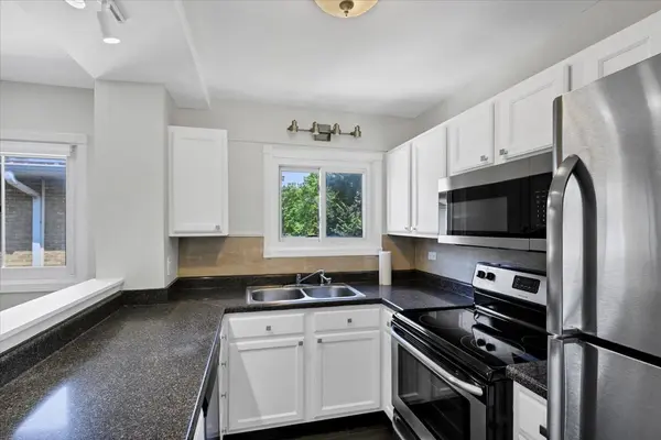 425 S Elmwood AVE #5, Oak Park, IL 60302