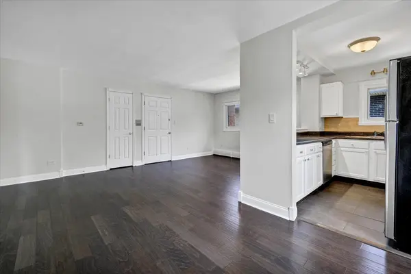 425 S Elmwood AVE #5, Oak Park, IL 60302