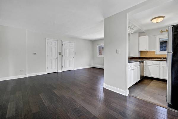 425 S Elmwood AVE #5, Oak Park, IL 60302