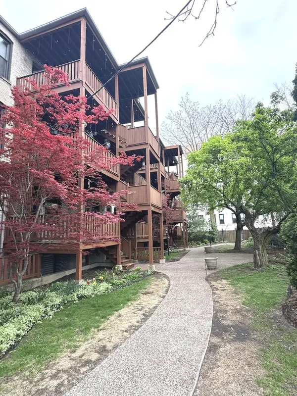 346 N Austin BLVD #G, Oak Park, IL 60302