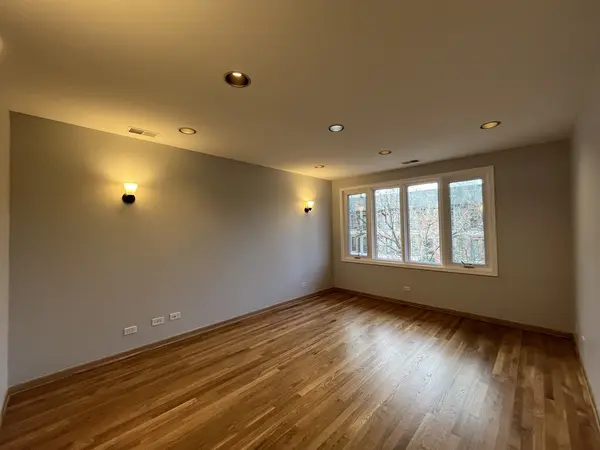 449 W 37th ST #2, Chicago, IL 60609