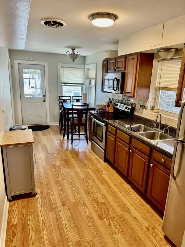 3556 W Dickens AVE, Chicago, IL 60647
