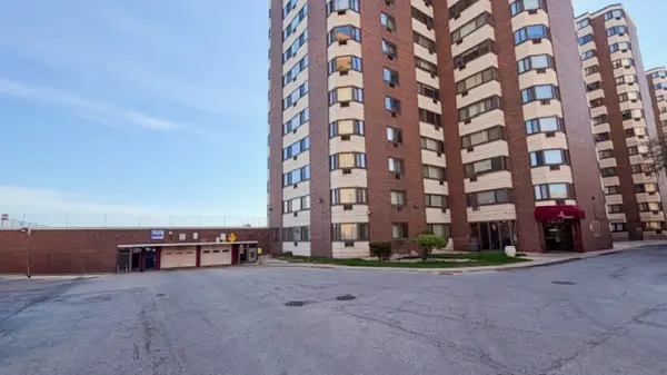 7337 S South Shore DR #214, Chicago, IL 60649
