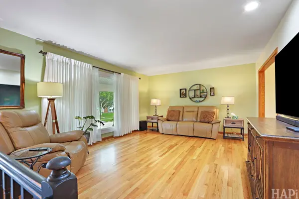 1378 Volkamer TRL, Elk Grove Village, IL 60007