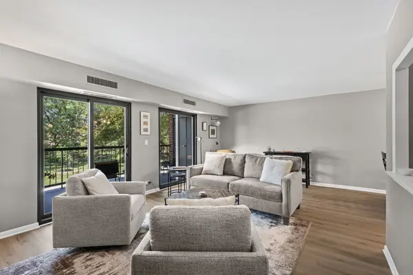 1605 E Central RD #211B, Arlington Heights, IL 60005
