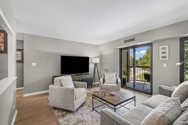 1605 E Central RD #211B, Arlington Heights, IL 60005