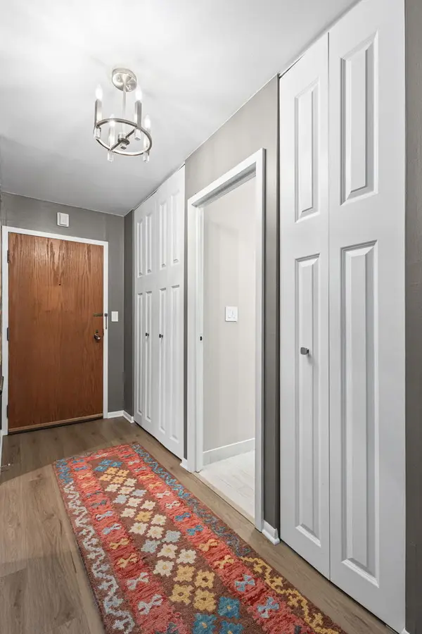 1605 E Central RD #211B, Arlington Heights, IL 60005