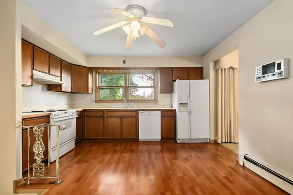 10336 S Georgia LN, Oak Lawn, IL 60453