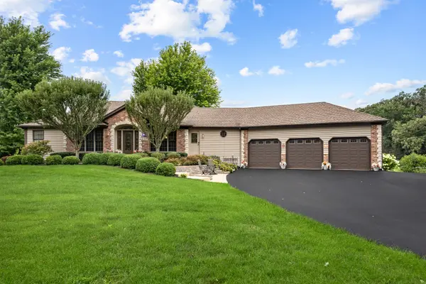11119 Pebble DR, Huntley, IL 60142