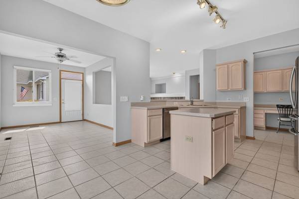 630 Saugatuk CIR, Romeoville, IL 60446