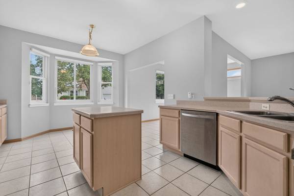 630 Saugatuk CIR, Romeoville, IL 60446