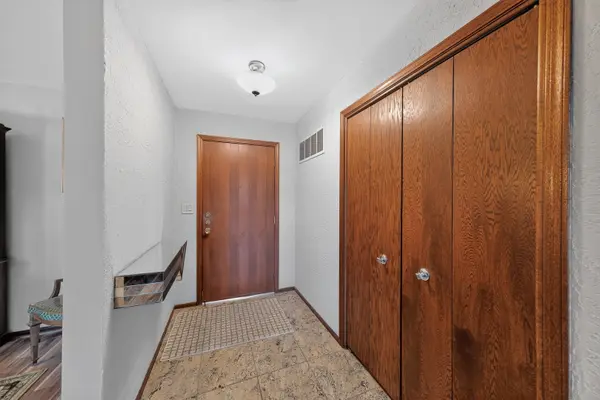 8001 W Courte DR #411, Niles, IL 60714