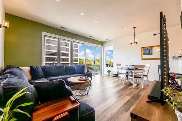 17 W 35th ST #304, Chicago, IL 60616