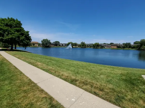 9388 Bay Colony DR #2N, Des Plaines, IL 60016