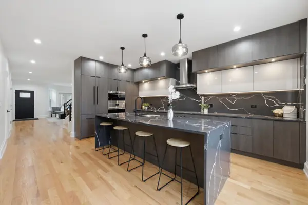 2334 N Oakley AVE, Chicago, IL 60647