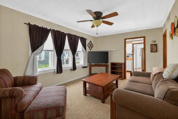 105 Edgewood AVE, Crystal Lake, IL 60014