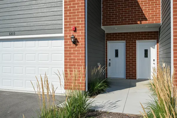 1215 Gillespie LN, Yorkville, IL 60560