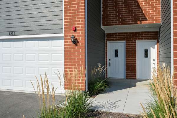 1215 Gillespie LN, Yorkville, IL 60560