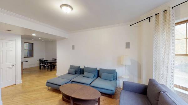 5327 S Harper AVE #1, Chicago, IL 60615