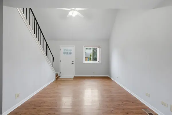 1816 Whitney DR, Hanover Park, IL 60133