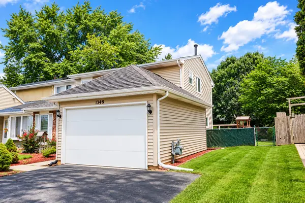 1348 Inverness DR, Elgin, IL 60120