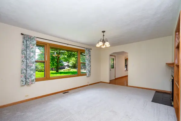 35861 N Fuller RD, Gurnee, IL 60031