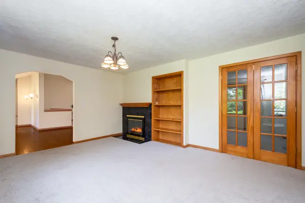 35861 N Fuller RD, Gurnee, IL 60031