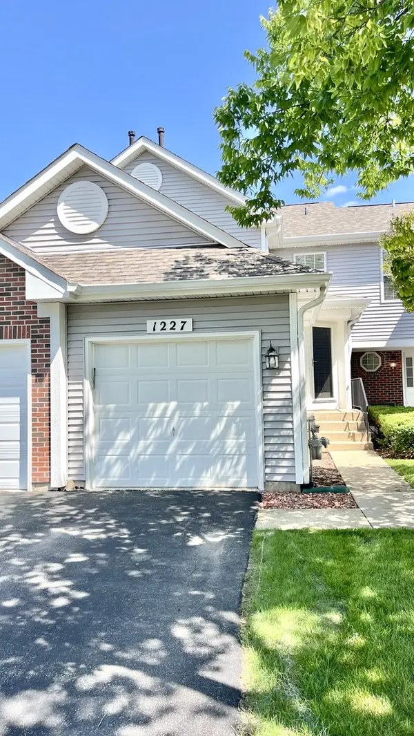 1227 Hathaway CIR, Elgin, IL 60120