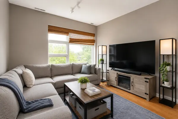 3741 N WOLCOTT AVE #12, Chicago, IL 60613