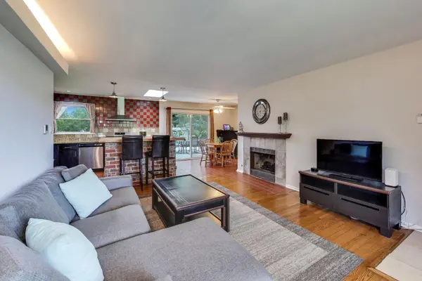 475 Patton DR, Buffalo Grove, IL 60089