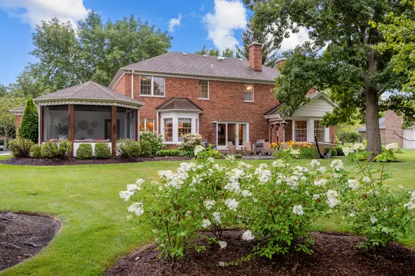 130 W Blackthorn LN, Lake Forest, IL 60045
