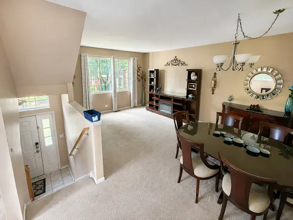 128 Morgans Gate DR, Wood Dale, IL 60191