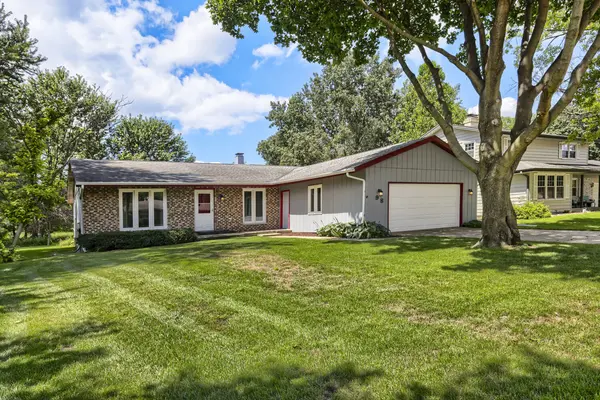 98 Brookside DR, Elgin, IL 60123
