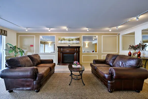 841 N York RD #226, Elmhurst, IL 60126