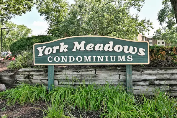 841 N York RD #226, Elmhurst, IL 60126