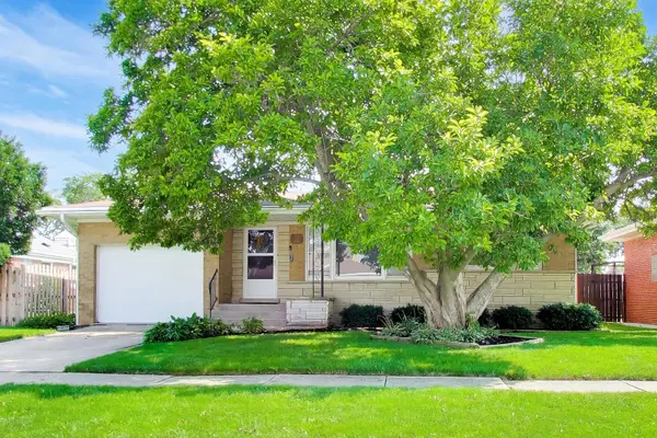 909 Worcester AVE, Westchester, IL 60154