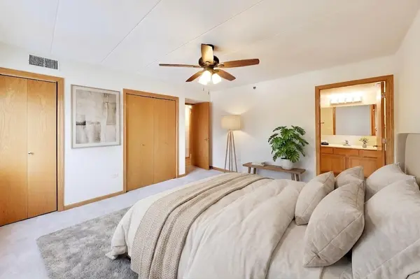 4401 Pershing AVE #2N, Downers Grove, IL 60515