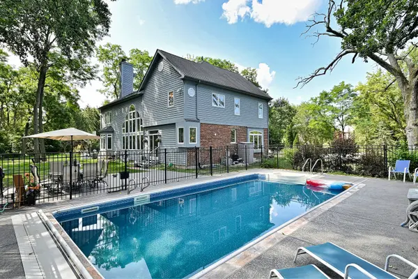 383 Country Oak LN, Inverness, IL 60067