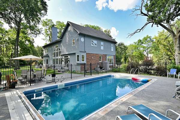 383 Country Oak LN, Inverness, IL 60067