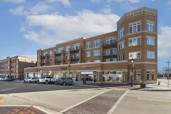 1 S Lincoln AVE #202, Lombard, IL 60148