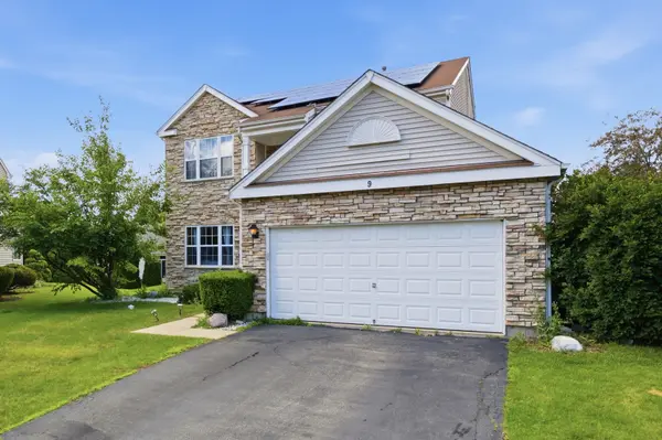 9 Tenneyson CT, Lake In The Hills, IL 60156