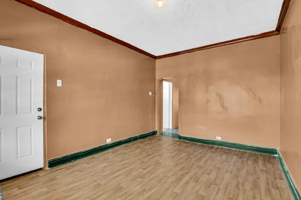 8533 S MANISTEE AVE, Chicago, IL 60617