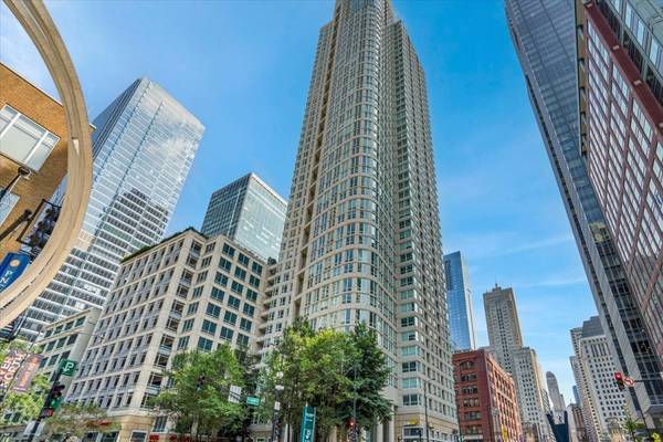 345 N La Salle DR #3604, Chicago, IL 60654