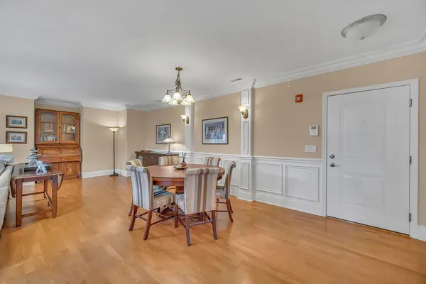 405 W Pierce RD #301, Itasca, IL 60143